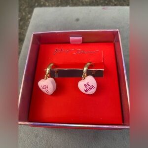 BNIB Betsey Johnson Sweetheart Charm Huggie Hoop Mismatched Earrings